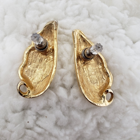 Mid-Century Gold-toned and Cream Costume Earrings - Picture 2 of 4